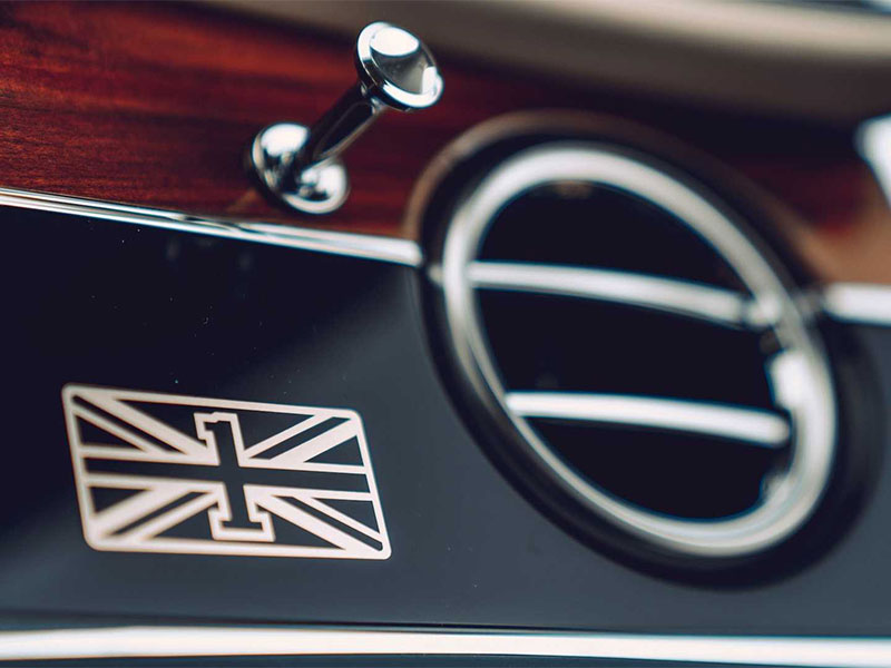 بالصور... بنتلي تكشف رسميا عن النسخة الأولى من طراز Flying Spur